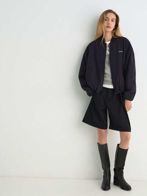 Женский бомбер GUESS, Артикул V6RL07WL232, черный | 5090151. Ракурс 2