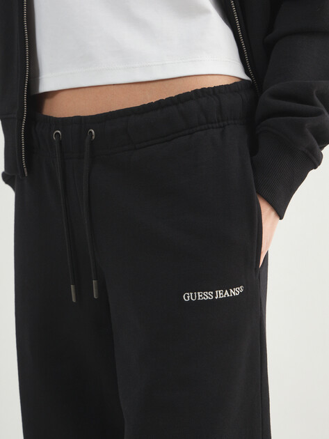 Женские брюки GUESS JEANS GJ REG ICONIC EMBRO JOGGER, Артикул W6RB52K68I4, черный | 5090289. Ракурс 3