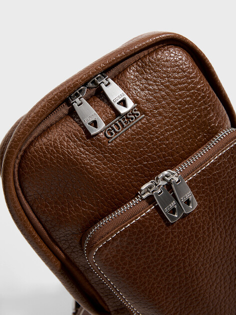 Мужской рюкзак GUESS BOSTON CROSSOVER, Артикул HMBOGSP6226, темно-коричневый | 5094183. Ракурс 2