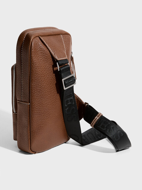 Мужской рюкзак GUESS BOSTON CROSSOVER, Артикул HMBOGSP6226, темно-коричневый | 5094183. Ракурс 3