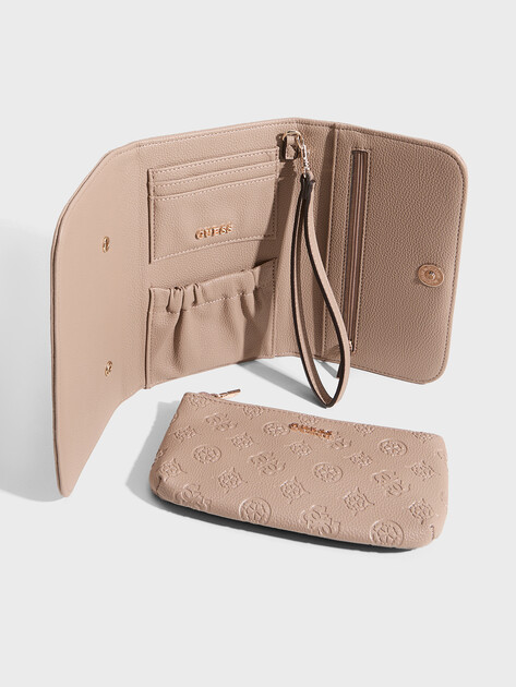 Женское портмоне GUESS WILDER PASSPORT ORGANIZER, Артикул TWDP7452160, серо-бежевый | 5094543. Ракурс 5