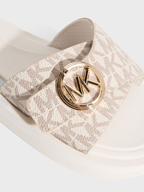 Женские шлепанцы MICHAEL KORS MK POOL SLIDE, Артикул 40R6MKFA1B(K), светло-бежевый | 5116935. Ракурс 3