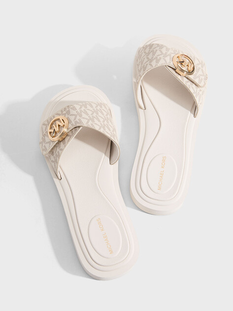 Женские шлепанцы MICHAEL KORS MK POOL SLIDE, Артикул 40R6MKFA1B(K), светло-бежевый | 5116935. Ракурс 5