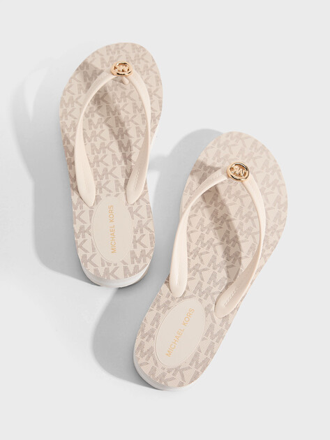 Женские вьетнамки MICHAEL KORS POSIE FLIP FLOP, Артикул 40S6PSFA2Q(K), светло-бежевый | 5117667. Ракурс 5 Женские вьетнамки MICHAEL KORS POSIE FLIP FLOP, Артикул 40S6PSFA2Q(K), светло-бежевый | 5117667. Ракурс 5