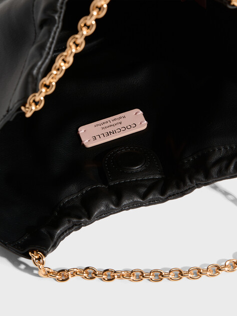 Женская сумка  COCCINELLE MINI BAG SMOOTH LEATHER / NOIR, Артикул E5 U5F 58 01 01, черный | 5130571. Ракурс 4