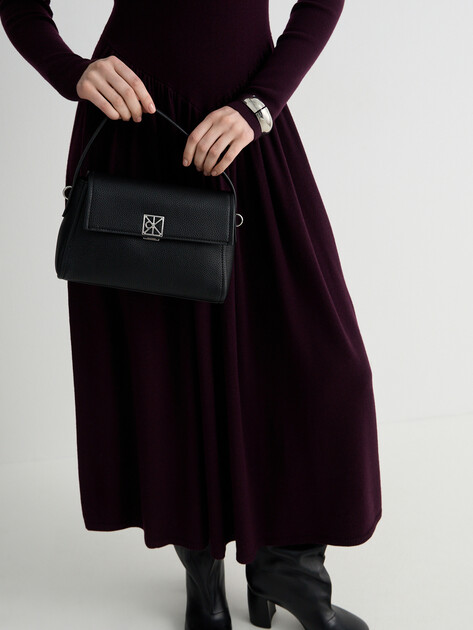 Женская сумка CALVIN KLEIN EMBLEM HW PEBBLE SHOULDER BAG, Артикул LV04F3425G(K), черный | 5142486. Ракурс 5 Женская сумка CALVIN KLEIN EMBLEM HW PEBBLE SHOULDER BAG, Артикул LV04F3425G(K), черный | 5142486. Ракурс 5
