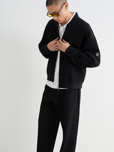 Мужские брюки GUESS STRAIGHT LEG LOGO PATCH PANTS, Артикул M6RB52KD271, черный | 5153477. Ракурс 5