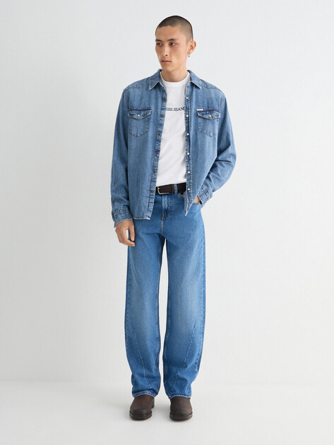 Мужская джинсовая рубашка GUESS JEANS GJ SLIM LS DENIM SHIRT, Артикул M6RH55D5M8F, синий | 5153589. Ракурс 2