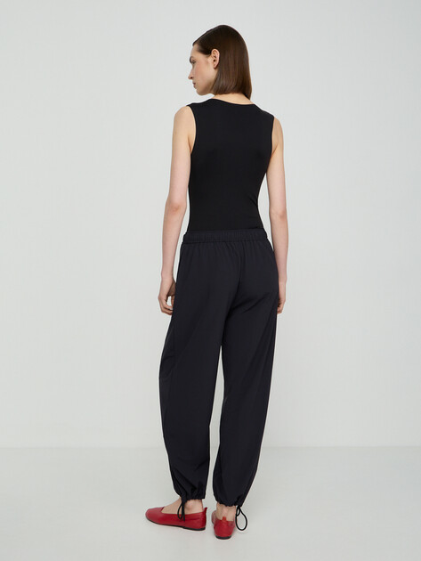 Женские широкие брюки  GUESS NAT PARACHUTE PANTS, Артикул V6RB21WL232, черный | 5156228. Ракурс 4