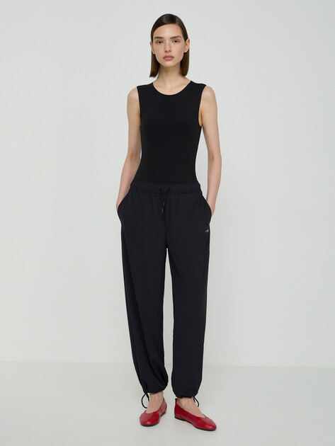 Женские широкие брюки  GUESS NAT PARACHUTE PANTS, Артикул V6RB21WL232, черный | 5156228. Ракурс 5