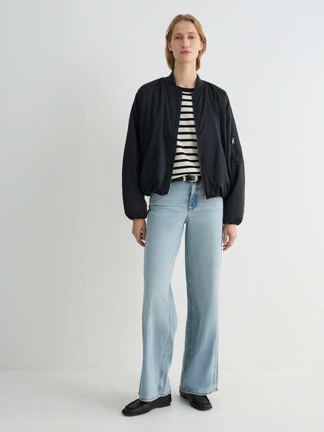 Женский бомбер GUESS LORRAINE BOMBER, Артикул W6RL26WJ662, черный | 5157791. Ракурс 2