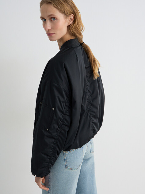 Женский бомбер GUESS LORRAINE BOMBER, Артикул W6RL26WJ662, черный | 5157791. Ракурс 3