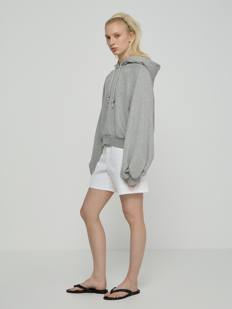 Женское худи GUESS HOODED KRYSTAL SWEATSHIRT, Артикул W6RQ11KB681, серый | 5158018. Ракурс 2 Женское худи GUESS HOODED KRYSTAL SWEATSHIRT, Артикул W6RQ11KB681, серый | 5158018. Ракурс 2