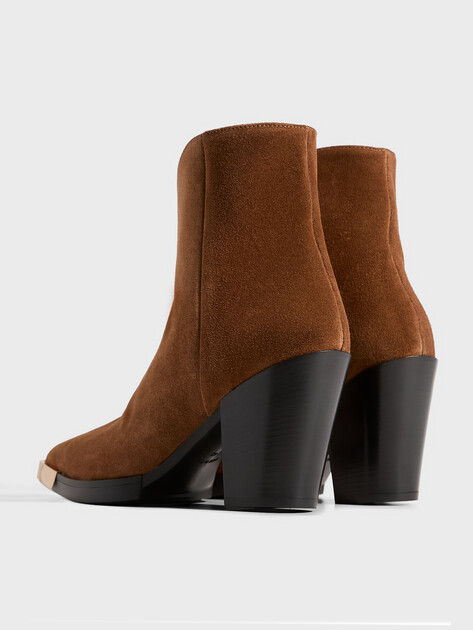 Женские казаки KARL LAGERFELD KOWBOY Zip Ankle Boot, Артикул KL37250, коричневый | 5177699. Ракурс 5 Женские казаки KARL LAGERFELD KOWBOY Zip Ankle Boot, Артикул KL37250, коричневый | 5177699. Ракурс 5