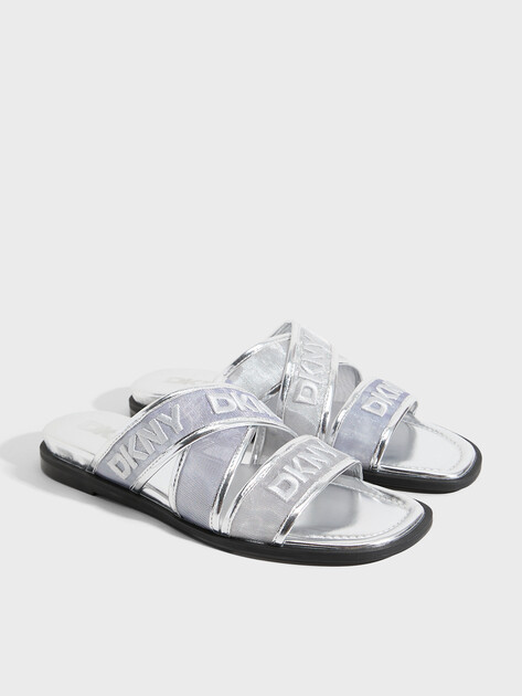 Женские шлепанцы DKNY CERELIA - FLAT SANDA, Артикул K2677440(K), серебряный | 5183851. Ракурс 2 Женские шлепанцы DKNY CERELIA - FLAT SANDA, Артикул K2677440(K), серебряный | 5183851. Ракурс 2
