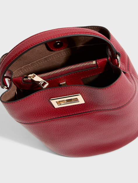 Женская сумка  FURLA, Артикул FURLA AMELIA MINI BUCKET BAG, бордовый | 5200076. Ракурс 4
