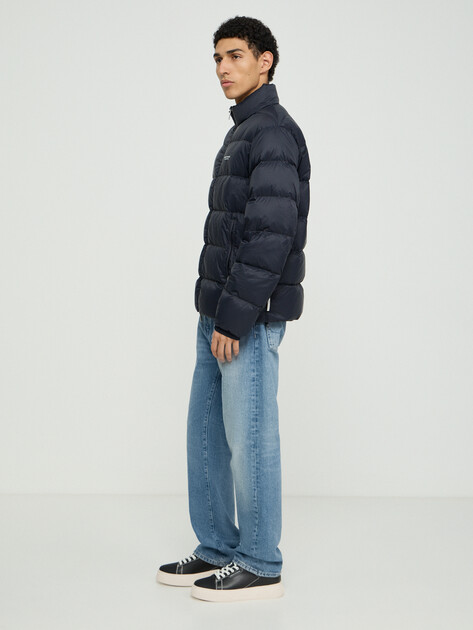 Мужской пуховик ARMANI EXCHANGE DOWN JACKET, Артикул XM001575, черный | 5202822. Ракурс 2 Мужской пуховик ARMANI EXCHANGE DOWN JACKET, Артикул XM001575, черный | 5202822. Ракурс 2