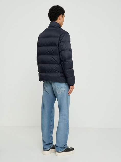Мужской пуховик ARMANI EXCHANGE DOWN JACKET, Артикул XM001575, черный | 5202822. Ракурс 3 Мужской пуховик ARMANI EXCHANGE DOWN JACKET, Артикул XM001575, черный | 5202822. Ракурс 3
