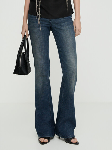 Женские прямые джинсы  ARMANI EXCHANGE Jeans Flare in Denim Ultra Stretch Indaco, Артикул XW001391, темно-синий | 5202940. Ракурс 5