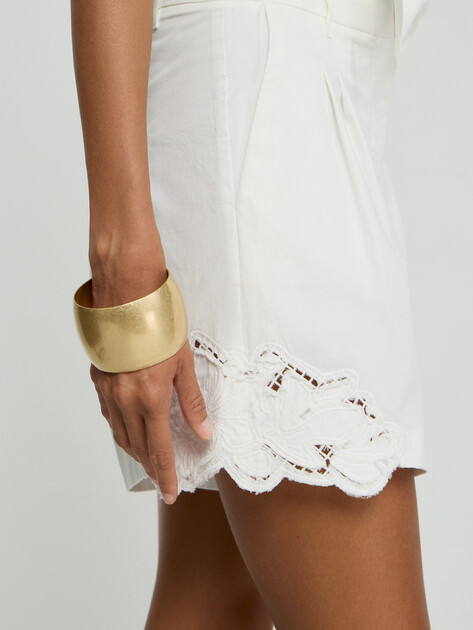 Женские шорты MARCIANO BY GUESS ALEXIS EMBRO SHORTS, Артикул G6GD11W1903, белый | 5209442. Ракурс 4
