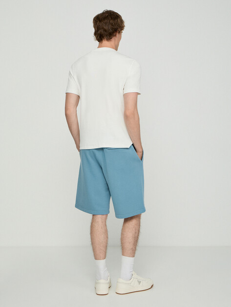 Мужские шорты GUESS JEANS GJ REG SWEATSHORTS, Артикул M6GD49KCPR1, серо-голубой | 5210577. Ракурс 3 Мужские шорты GUESS JEANS GJ REG SWEATSHORTS, Артикул M6GD49KCPR1, серо-голубой | 5210577. Ракурс 3