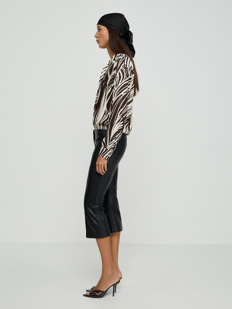 Женская блузка GUESS LS BASTIENNE SHIRT, Артикул W6GH52W1975, анималистичный принт | 5215582. Ракурс 2 Женская блузка GUESS LS BASTIENNE SHIRT, Артикул W6GH52W1975, анималистичный принт | 5215582. Ракурс 2