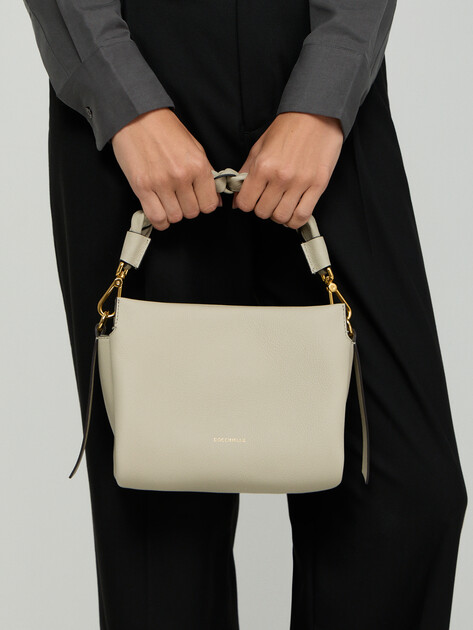 Женская сумка COCCINELLE HANDBAG DOUBLE GRAINY LEATHER, Артикул E1 M50 58 01 01, бледно-серый | 5238935. Ракурс 5 Женская сумка COCCINELLE HANDBAG DOUBLE GRAINY LEATHER, Артикул E1 M50 58 01 01, бледно-серый | 5238935. Ракурс 5