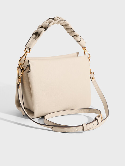 Женская сумка COCCINELLE HANDBAG DOUBLE GRAINY LEATHER, Артикул E1 M50 58 01 01, бледно-серый | 5238935. Ракурс 3 Женская сумка COCCINELLE HANDBAG DOUBLE GRAINY LEATHER, Артикул E1 M50 58 01 01, бледно-серый | 5238935. Ракурс 3