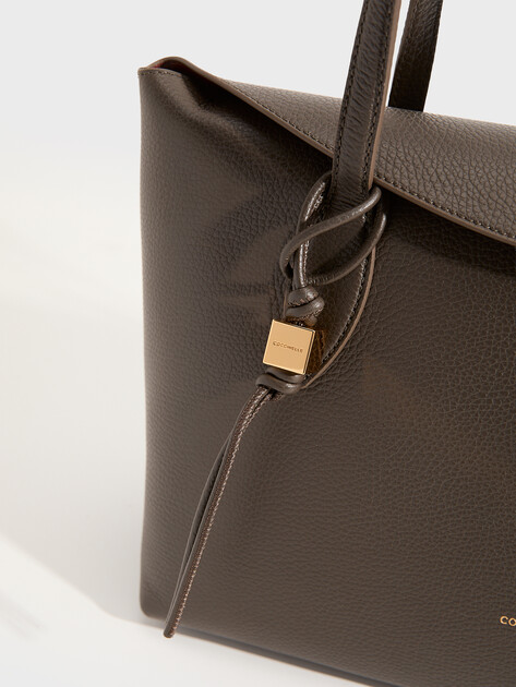 Женский тоут COCCINELLE HANDBAG GRAINED LEATHER, Артикул E1 VCA 11 01 01, серовато-коричневый | 5239026. Ракурс 2