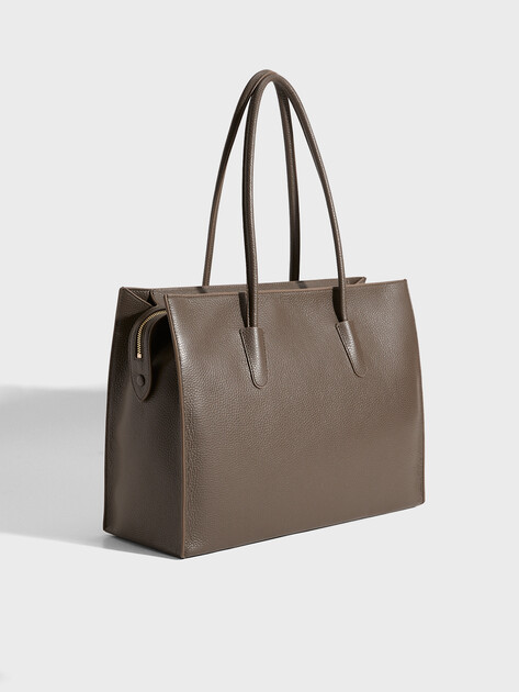 Женский тоут COCCINELLE HANDBAG GRAINED LEATHER, Артикул E1 UAK 11 01 01, серовато-коричневый | 5239083. Ракурс 3