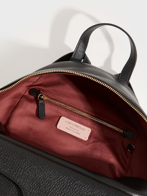 Женский рюкзак COCCINELLE HANDBAG GRAINED LEATHER, Артикул E1 TFK 14 02 01, черный | 5239186. Ракурс 4