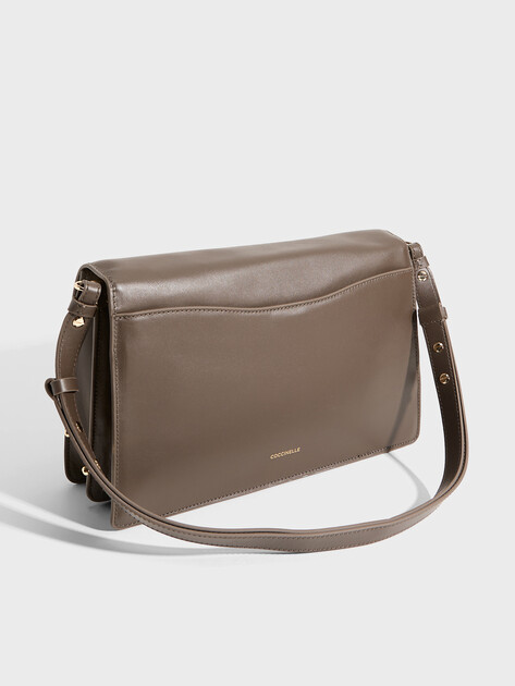 Женская сумка  COCCINELLE HANDBAG SMOOTH LEATHER, Артикул E1 VJF 12 01 01, серовато-коричневый | 5243038. Ракурс 3