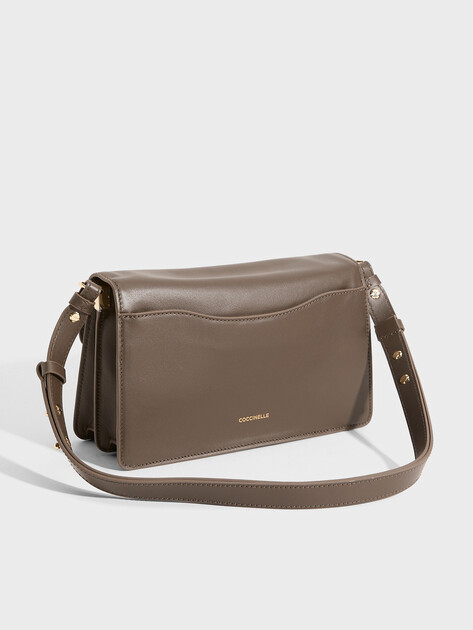 Женская сумка  COCCINELLE HANDBAG SMOOTH LEATHER, Артикул E1 VJF 12 02 01, серовато-коричневый | 5243045. Ракурс 3
