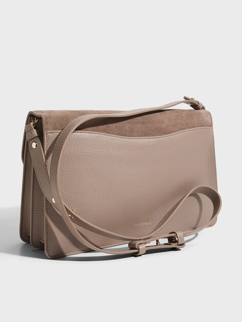 Женская сумка  COCCINELLE HANDBAG SUEDE LE./GRAINED LE., Артикул E1 VJG 12 01 01, пыльно-бежевый | 5243048. Ракурс 3