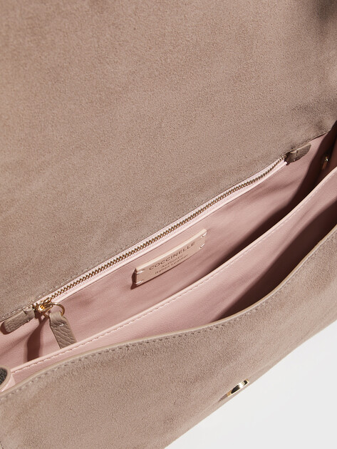 Женская сумка  COCCINELLE HANDBAG SUEDE LE./GRAINED LE., Артикул E1 VJG 12 01 01, пыльно-бежевый | 5243048. Ракурс 4