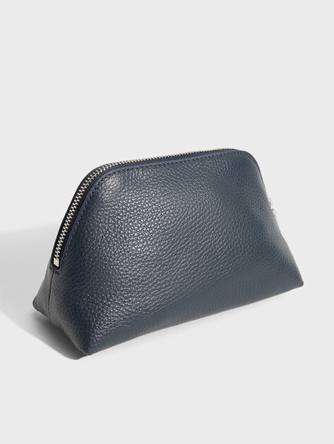 Женская косметичка COCCINELLE TRIS TRAVEL BEAUTY GRAINED LEA, Артикул E5 TMF 25 04 01, темно-синий | 5243094. Ракурс 2