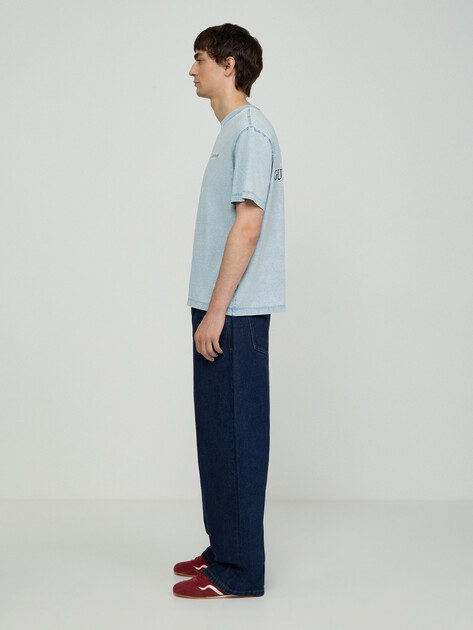 Мужская футболка GUESS JEANS GJ SS CN OS AMERICAN TRAD TEE, Артикул M6GI75KCTG1, светло-голубой | 5255348. Ракурс 3 Мужская футболка GUESS JEANS GJ SS CN OS AMERICAN TRAD TEE, Артикул M6GI75KCTG1, светло-голубой | 5255348. Ракурс 3