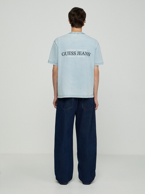 Мужская футболка GUESS JEANS GJ SS CN OS AMERICAN TRAD TEE, Артикул M6GI75KCTG1, светло-голубой | 5255348. Ракурс 4 Мужская футболка GUESS JEANS GJ SS CN OS AMERICAN TRAD TEE, Артикул M6GI75KCTG1, светло-голубой | 5255348. Ракурс 4