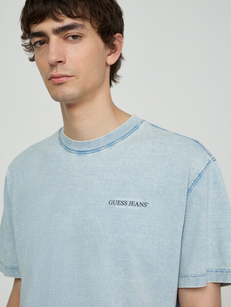 Мужская футболка GUESS JEANS GJ SS CN OS AMERICAN TRAD TEE, Артикул M6GI75KCTG1, светло-голубой | 5255348. Ракурс 5 Мужская футболка GUESS JEANS GJ SS CN OS AMERICAN TRAD TEE, Артикул M6GI75KCTG1, светло-голубой | 5255348. Ракурс 5