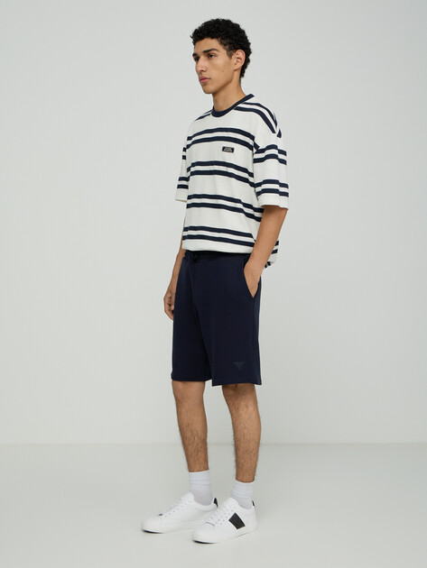 Мужские шорты GUESS REGULAR LEG BASIC SHORT, Артикул M6GD12K3020, темно-синий | 5255575. Ракурс 2