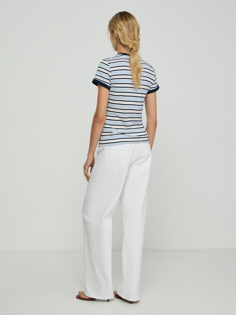 Женская футболка GUESS SS CN STRIPED MINI 4G LOGO TEE, Артикул W6GI18K3040, белый | 5255993. Ракурс 3 Женская футболка GUESS SS CN STRIPED MINI 4G LOGO TEE, Артикул W6GI18K3040, белый | 5255993. Ракурс 3