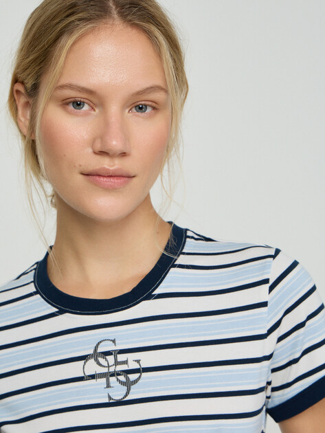 Женская футболка GUESS SS CN STRIPED MINI 4G LOGO TEE, Артикул W6GI18K3040, белый | 5255993. Ракурс 4 Женская футболка GUESS SS CN STRIPED MINI 4G LOGO TEE, Артикул W6GI18K3040, белый | 5255993. Ракурс 4