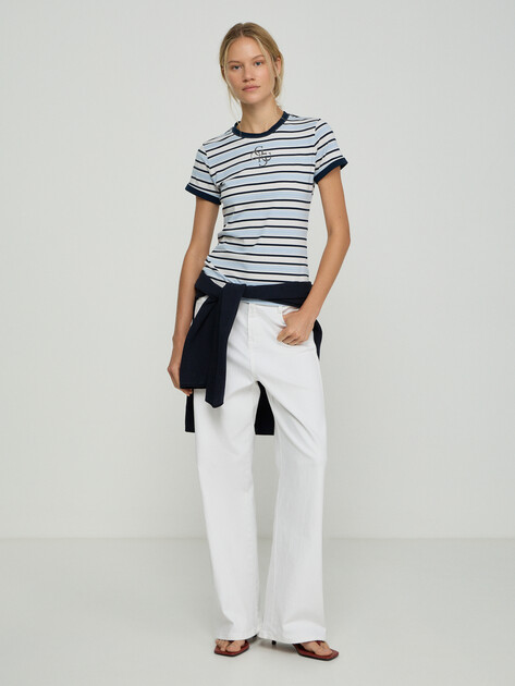 Женская футболка GUESS SS CN STRIPED MINI 4G LOGO TEE, Артикул W6GI18K3040, белый | 5255993. Ракурс 5 Женская футболка GUESS SS CN STRIPED MINI 4G LOGO TEE, Артикул W6GI18K3040, белый | 5255993. Ракурс 5