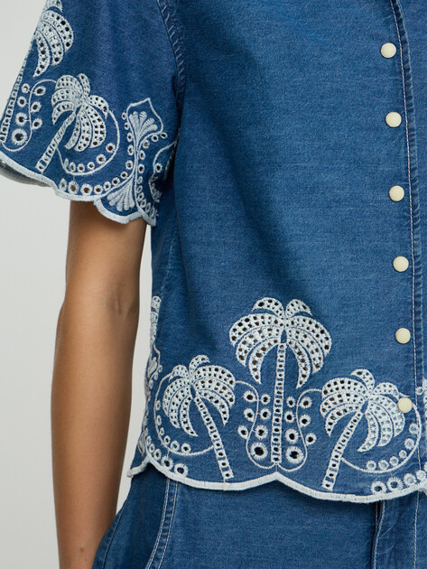 Женская джинсовая рубашка GUESS PETRA SHIRT, Артикул W6GH15D0687, синий | 5256263. Ракурс 3 Женская джинсовая рубашка GUESS PETRA SHIRT, Артикул W6GH15D0687, синий | 5256263. Ракурс 3