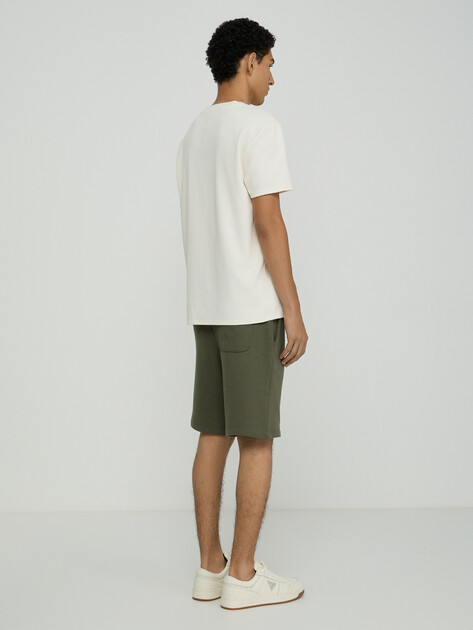 Мужские шорты GUESS REGULAR LEG BASIC SHORT, Артикул M6GD12K3020, хаки | 5257406. Ракурс 2