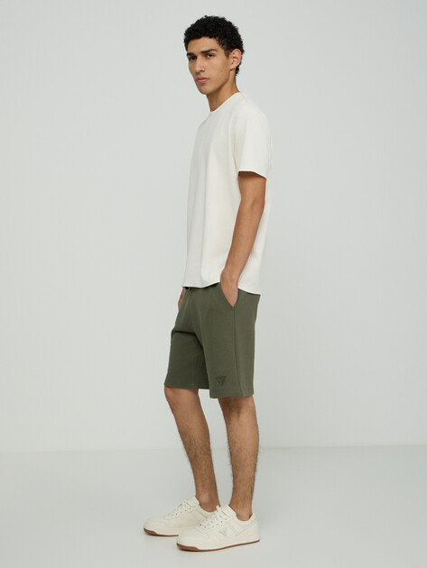Мужские шорты GUESS REGULAR LEG BASIC SHORT, Артикул M6GD12K3020, хаки | 5257406. Ракурс 3