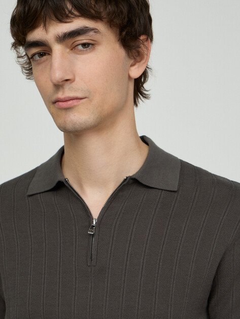 Мужское поло ARMANI EXCHANGE Polo in Maglia di Cotone Essential, Артикул XM002438, серовато-зеленый | 5257409. Ракурс 5 Мужское поло ARMANI EXCHANGE Polo in Maglia di Cotone Essential, Артикул XM002438, серовато-зеленый | 5257409. Ракурс 5