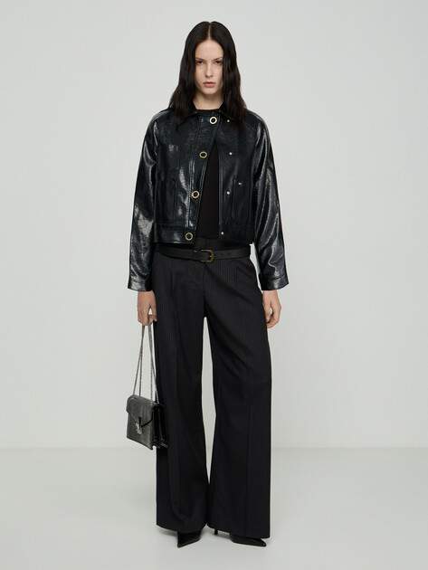 Женская куртка ARMANI EXCHANGE Blouson Vinile Lucido Effetto bagnato, Артикул XW001811, черный | 5258765. Ракурс 2 Женская куртка ARMANI EXCHANGE Blouson Vinile Lucido Effetto bagnato, Артикул XW001811, черный | 5258765. Ракурс 2