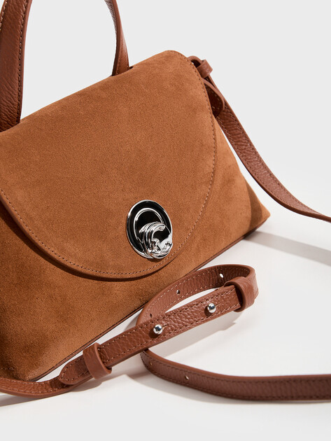 Женская сумка COCCINELLE HANDBAG SUEDE LEATHER, Артикул E1 TOC 18 02 01, светло-коричневый | 5284963. Ракурс 2 Женская сумка COCCINELLE HANDBAG SUEDE LEATHER, Артикул E1 TOC 18 02 01, светло-коричневый | 5284963. Ракурс 2