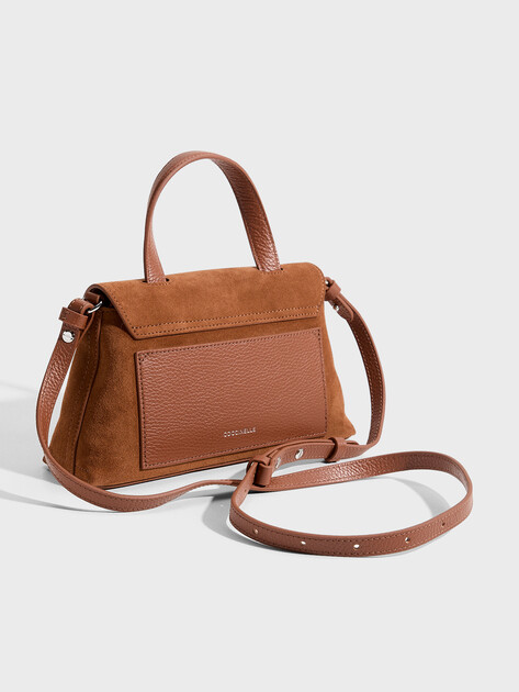 Женская сумка COCCINELLE HANDBAG SUEDE LEATHER, Артикул E1 TOC 18 02 01, светло-коричневый | 5284963. Ракурс 3 Женская сумка COCCINELLE HANDBAG SUEDE LEATHER, Артикул E1 TOC 18 02 01, светло-коричневый | 5284963. Ракурс 3